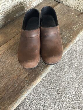 Dansko Woman’s Brown Leather Clogs Size 38 or 7.5 to 8